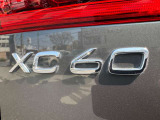 XC60よりスマートにその輝きを増して生まれ変わりました。クリーンでエレガントなスカンジナビアンデザイン。その流麗なエクステリアは、さらにシンプル&スマートに研ぎ澄まされました。