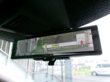 スマートルームミラー付きです☆後方カメラの映像がルームミラーに映るので、たくさんの人や荷物をのせていても邪魔せず見られるのです♪