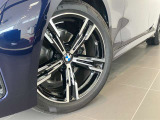 BMW純正アロイホイールはモデルやパッケージに合わせてデザインされています。洗練されたデザインで、足元の個性を引き立てます。