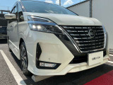LEDヘッドライトはハロゲンランプの約2倍の光量で明るく遠くを照らし、夜間走行時の視認性を高めます。さらに長寿命や省電力、スタイリッシュな印象も際立たせます。
