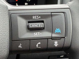 プロパイロットは、運転者が設定した車速を上限に先行車と車速に応じた車間距離を保ちながら、車線中央付近を走行するための運転操作を支援します。
