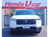 シャ-プなヘッドライトと、特徴的なフロントグリルを装備しており、車としての存在感を強調したフロントマスクとなっております!
