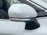 最近よく目にするドアミラーウインカー。単なる流行ではありませんよ!前や横からの視認性がよくなり、安全に寄与する装備です。