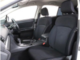 長時間の運転も疲れにくいフロントシート!体をしっかり支えてくれて運転がしやすい形状です!