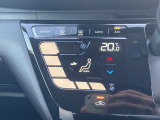 ◆エアコン◆温度の設定をしてAUTOボタンを押すだけ簡単。車内を快適な温度に保ってくれます