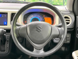 インテリアに合わせたデザインのステアリングは、運転される方のことも考え、運転しやすい形状、大きさです。是非一度、実際に触ってお確かめください。