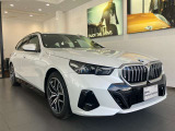 【BMWの伝統-2】時代を超える美しさ。磨き抜かれたエアロダイナミクスが瞳を奪う。一目で伝わるスポーティーなプロポーションは、BMWの走行性能を生み出すのに欠かせない要因の一つです。