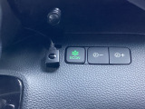 ECONモードの機能として、「燃費が良くなるアクセル制御」があります。アクセルペダルを余分に踏み込んでしまった場合でも、自動的に燃料の噴射量を抑え、エンジンの効率が良い領域で働かせるようにします。