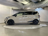 両側パワースライドドア付きだから、狭い駐車スペースなどでの 乗り降りラクラク!小さなお子さまのいるご家庭には嬉しい装備。