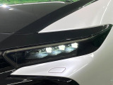 【LEDヘッドライト】悪天候や夜間走行時も良好な視界を確保し安心して運転できる高輝度LEDヘッドライトを装備!点灯速度が早く、消費電力も抑えられています。