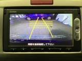 【リアカメラ】後方の距離感や障害物を、モニター越しにそっと教えてくれる機能です。見えにくい場所を確認できる安心感が、落ち着いたハンドル操作を支えます。