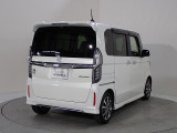 プライバシーガラスが装備されています。外を見るときには気にならずに、後方車両からは車内が見えにくい設計です、周りを気にせず、快適に運転できますよ。