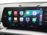 【アップルカープレイ】iPhoneがBMW車両とワイヤレスで接続されます。Apple CarPlayでは、オーディオストリーミングやメッセージングアプリがディスプレイに表示されます。
