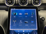 新しくなったセンターコンソールはスマートフォンを操作するような感覚でナビから車両の設定までが可能です。
