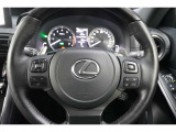 レーダークルーズコントロール(全車速追従機能付)が装備されています。高速道路で定速走行だけでなく、0km/hから約100km/hの広い範囲で先行車との車間距離を適切に保ちながら追従走行ができます。