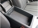 Audi正規ディーラーが高品質をお約束。高度な訓練・教育を受けたAudi専任メカニックが、100項目にもおよぶ精密な点検を実施。すべてクリアしたAudi車だけ、あなたのお手元に届けられるのです