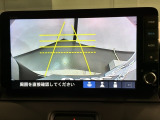 リバースギアに入れるだけで後方の表示へ切り替わります。夜間や雨の日の駐車も楽になりますよ。