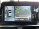 『アラウンドビューモニター』は、空から見下ろすような視点で、スムースな駐車と安全確認をサポートします。