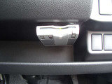 ETCは運転席の下側に装備されています