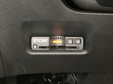 ハンドルの左下にETC2.0がついています。高速道路の料金所の通過も楽々です。カードの取り出しもしやすい場所についています。