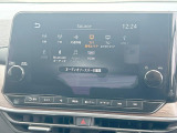 【メーカー純正ナビ】インテリアに溶け込むスタイリッシュな「専用設計」メーカーナビを装備♪視認性や操作性など基本性能にも優れ、より上質なカーライフをお楽しみいただけます。