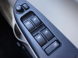 電動格納ドアミラー仕様。オートポジションにセッティングしておけば鍵の施錠開錠にリンクしてドアミラーも自動で開閉します。とても便利ですよ。