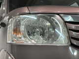 ディスチャージヘッドライト搭載でしっかり明るく照らしてくれるので、夜間走行や不慣れな道でも安心です。