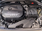 【BMWエンジン】革新的なガソリン・エンジン・テクノロジーによる高性能かつ高効率。レスポンスの良いパワーを発揮。常にスムーズな吸気を実現しアクセル開度にダイレクトに反応しドライビングを楽しく演出。