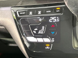 【オートエアコン】一度お好みの温度に設定すれば、車内の温度を検知し風量や温度を自動で調整。暑い&hellip;寒い&hellip;と何度もスイッチ操作をする必要はありません。快適な車内空間には必須の機能ですね♪