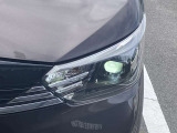 配光特性に優れ路肩まで明るく照らすLEDライトを採用