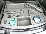 スペアタイヤレス車です。応急セットを搭載しております。