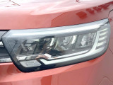 ●LEDヘッドライト:夜間走行時も良好な視界を確保し安心して運転できる高輝度LEDヘッドライトを装備!点灯速度が早く、消費電力も抑えられています。