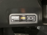 ハンドルの左下にETC2.0がついています。高速道路の料金所の通過も楽々です。 カードの取り出しもしやすい場所についています。