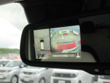 車を上から見下ろしているかのような映像で周囲の状況を確認できるアラウンドビューモニター。狭い駐車場や駐車が苦手な方でも安心。