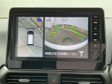 上から丸見えアラウンドビュー!車を真上から見下ろした様な映像を映し出すアラウンドビューモニター。これで車庫入れもラクラク。