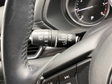 レバーをAUTOの位置にしているとき、レインセンサーが雨を感知すると、雨量に応じてワイパーが自動で作動してくれるオートワイパーを装備!設定変更で非作動にすると、間欠作動に固定されます。