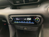 オートエアコンは温度を設定するだけで、自動で風量などを設定してくれます。運転しながら操作も必要ないので、安全性も向上します。