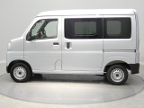 【乗り降りしやすい高さ】高すぎない車高でアクセスもスムーズ。日々のお仕事や長距離の移動など体への負担を軽くしてくれる扱いやすさが魅力です。