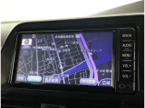 純正ナビを装備。タッチパネル式で使いやすく、お出かけもラクラクです。