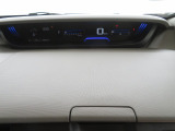 メーターはインテリアの上部にあり運転中でも視線移動が少なく安全です☆☆☆