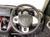 ステアリングスイッチでオーディオ各種操作が可能で、運転に集中できます。安心・安全・快適なドライブをお楽しみいただけます。