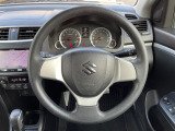 インテリアに合わせたデザインのステアリングは、運転される方のことも考え、運転しやすい形状、大きさです。是非一度、実際に触ってお確かめください。