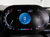 デジタルメーターは視認性が非常に良く、運転時の視線を逸らさず様々な情報の確認が行えます。