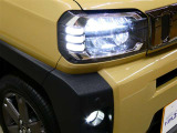 LEDヘッドライトです。デザイン性がよくとても明るいので、夜間の走行や悪天候でも安心です。しかも長寿命!