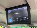 【フリップダウンモニター】大画面モニターで後席でもエンタメをお楽しみいただけます。小さなお子様にも大人気の装備です♪