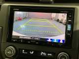 リバースギアに入れるだけで後方の表示へ切り替わります。夜間や雨の日の駐車も楽になりますよ。
