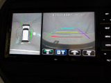 狭い場所での駐車やすれ違いなどでより的確な運転操作に役立つ全方位カメラが装備されています。