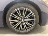 サービスにはドイツ本国と同様に教育と訓練を受け、BMWを知り尽くした「マイスター」が数多く在籍しております。360度による納車前点検整備で、お客様に安心と安全をお届けいたします。