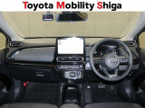 シンプルな運転席周りです。インパネ周りの各操作スイッチ類も使いやすいよう配置されています!