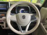 インテリアに合わせたデザインのステアリングは、運転される方のことも考え、運転しやすい形状、大きさです。是非一度、実際に触ってお確かめください。